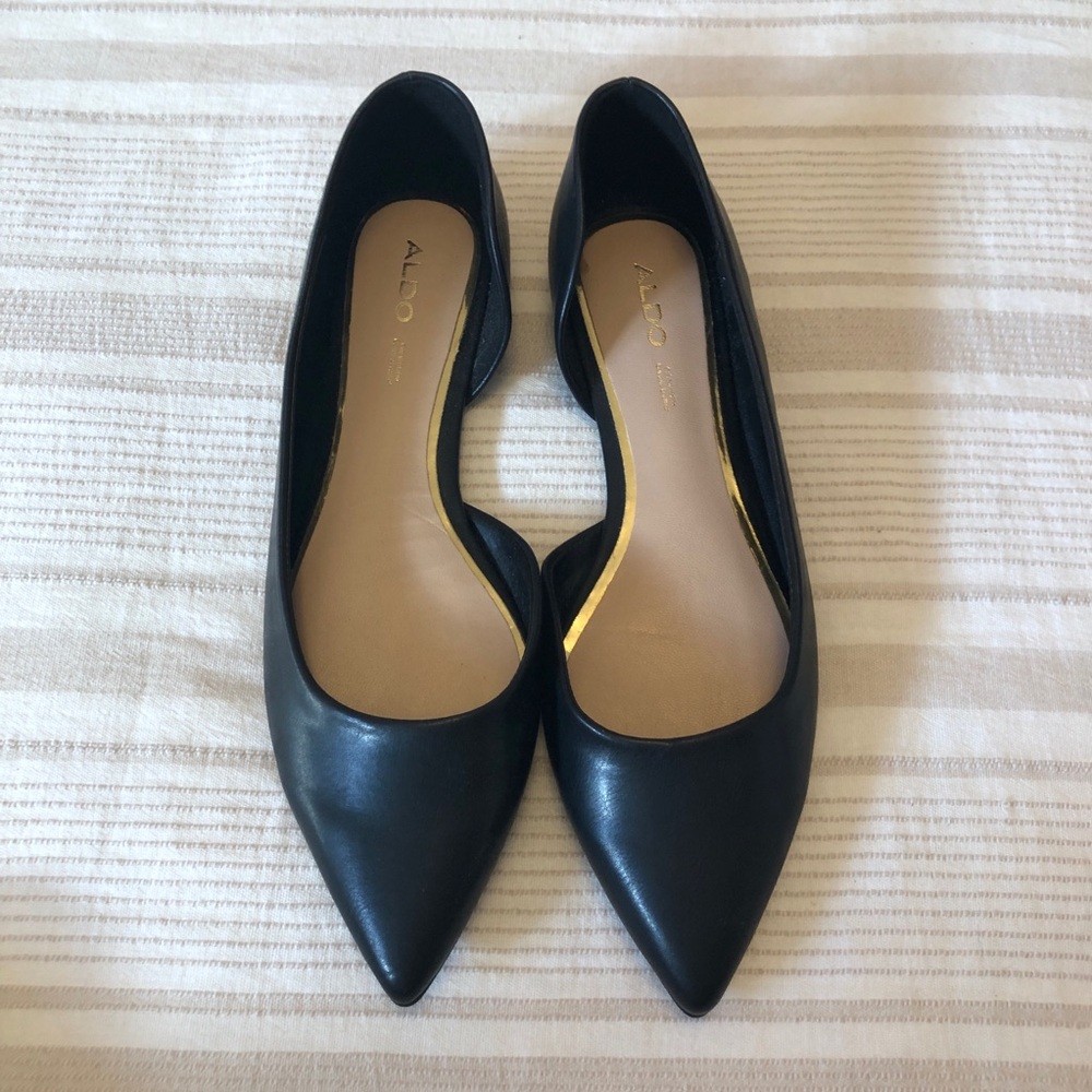 Aldo pointed toward black flats 10